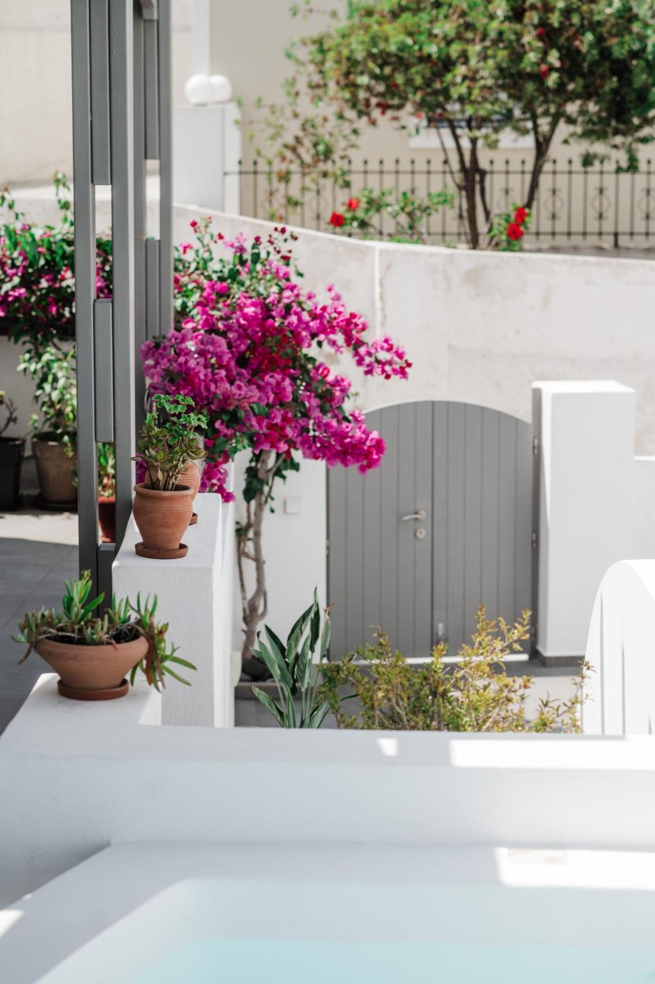 Amphitrite Suites Santorini Vothon Exterior photo